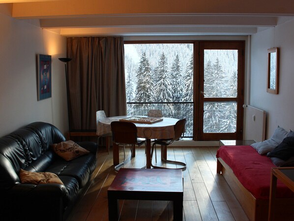 Interior - Ski-In/Ski-Out 3-BR Apartment, Sleeps 8, Near Shops - Flaine Forum (Flaine)