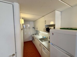 Kjøleskap, ovn og oppvaskmaskin