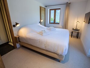 4 bedrooms, free WiFi, bed sheets
