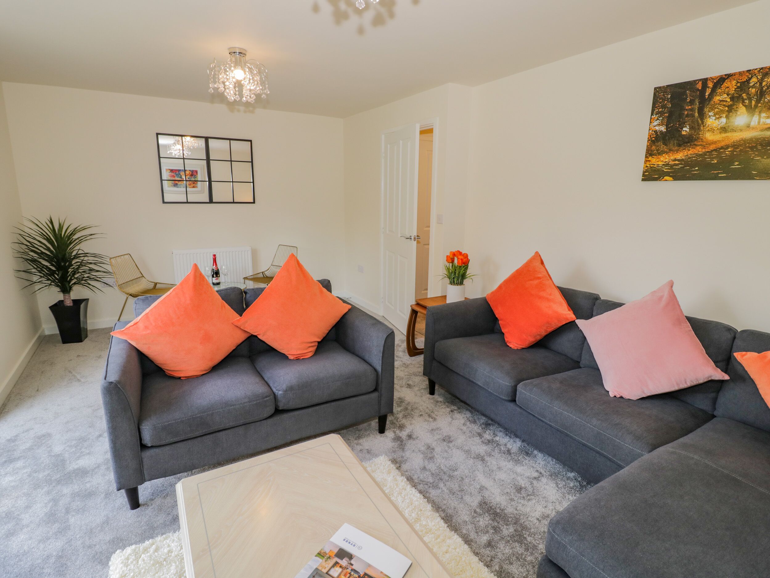 23 Moat House Close, Family Friendly, With A Garden In Bedworth - Coventry