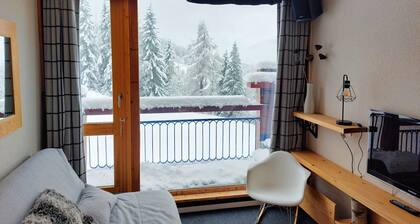 Arcs 1800 Apartment with panoramic south-facing view, sleeps 4-5.