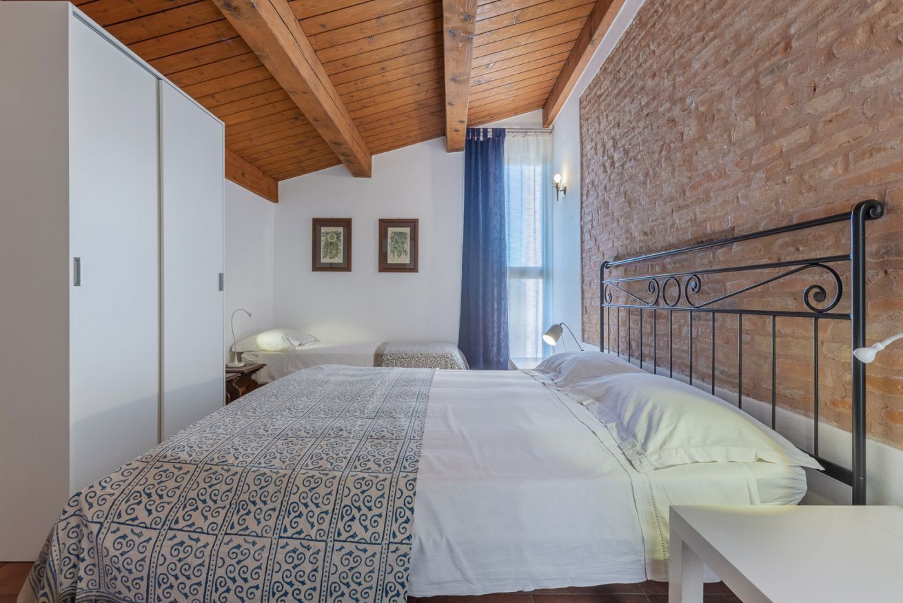 1 slaapkamer, een strijkplank/strijkijzer, wifi, beddengoed