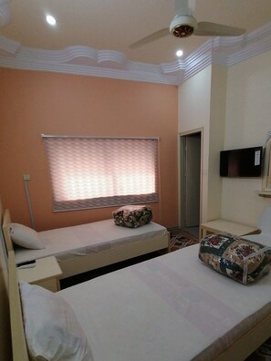 Deluxe-Doppel- oder -Zweibettzimmer | Bügeleisen/Bügelbrett, kostenloses WLAN, Bettwäsche