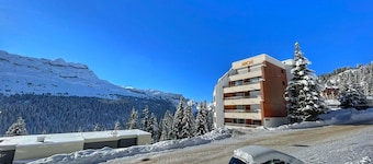 Cozy Studio for 5, Near Ski Lift and Shops, South-Facing Balcony, Flaine Forest - Doris Residence