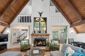 Smart-TV, Kamin, Netflix, Hulu