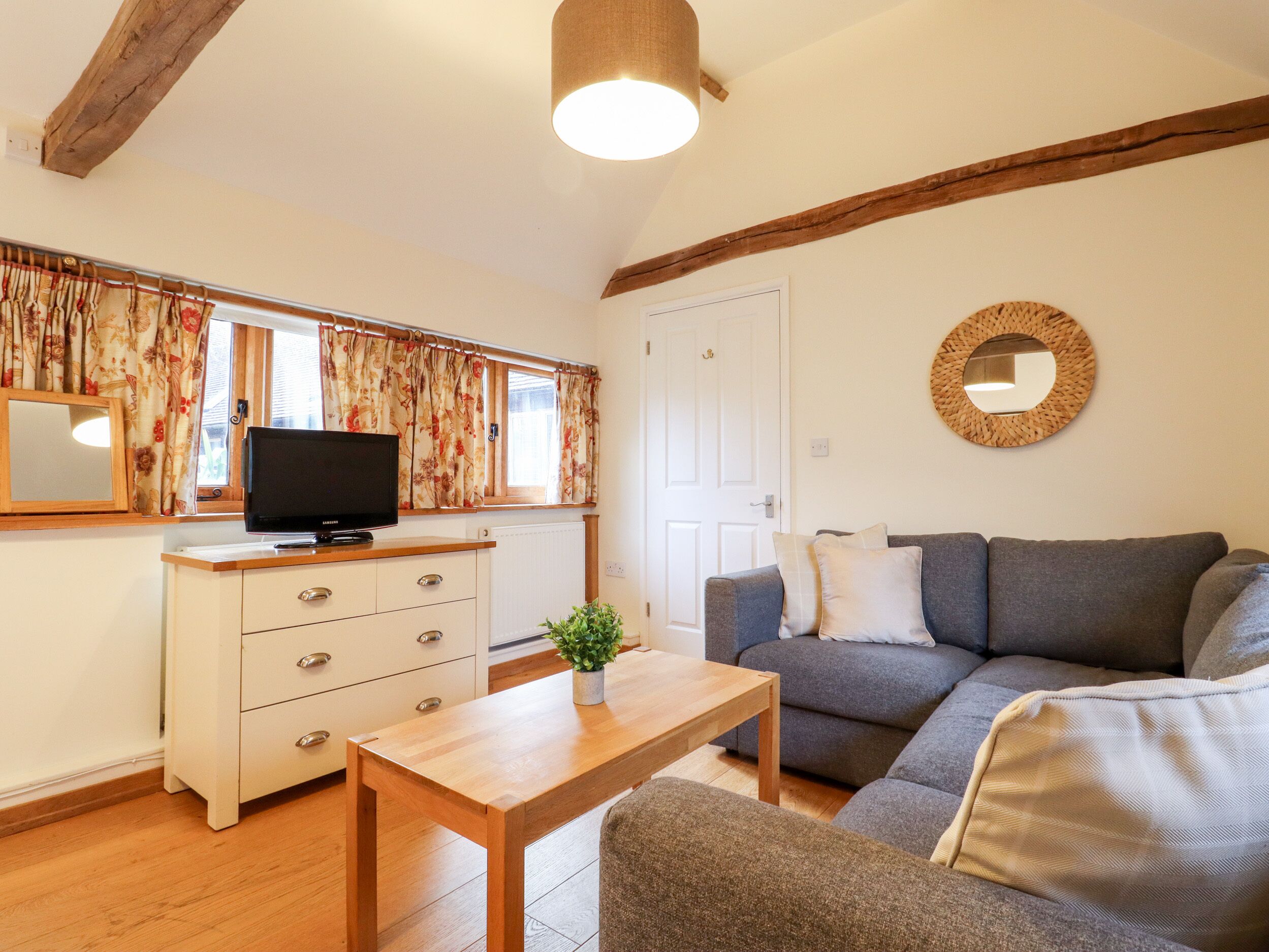 Little Batts, Pet Friendly, Character Holiday Cottage In Markbeech - Sevenoaks