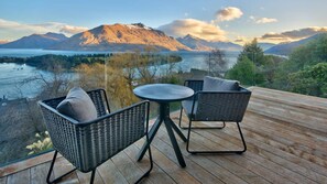 Outdoor dining - Tikoke Heights stunning views (Queenstown)