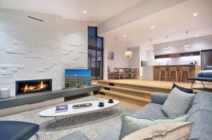 Smart TV, fireplace