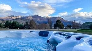 Bañera de hidromasaje al aire libre