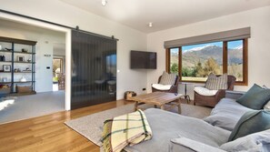 Smart TV - Vista on Speargrass with spa (Queenstown)