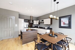 Dining - Refined Apartment nestled in New Town (EDINBURGH)