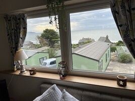 2 habitaciones, tabla de planchar con plancha y cuna de viaje 