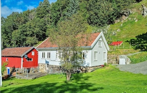 Exterior - Amazing home in Hidrasund with WiFi (Hidrasund)