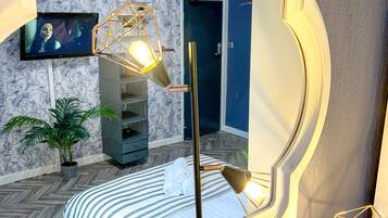 1 bedroom, individually decorated, individually furnished