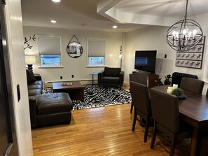 Smart TV - #2 Chestnut new lovely 2BR Apt 0.5 mile to Cooperstown All Star Village  (Oneonta)
