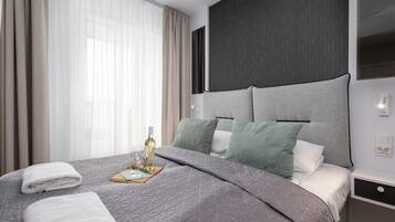 Iron/ironing board, WiFi, bed sheets