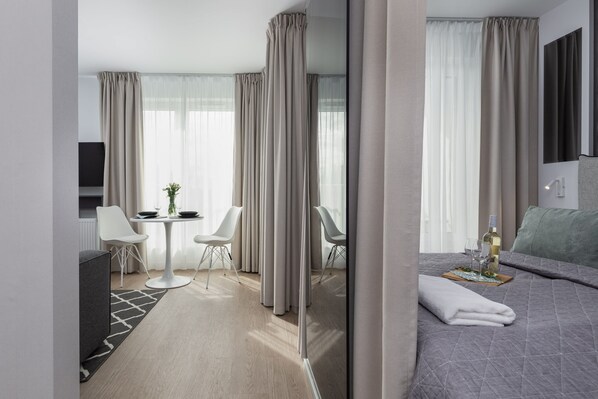 Iron/ironing board, WiFi, bed sheets