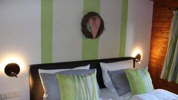 2 bedrooms, in-room safe, desk, iron/ironing board