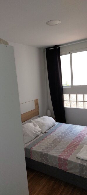4 bedrooms, WiFi - port of valence (València)
