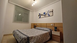 Silitysrauta/-lauta, ilmainen Wi-Fi, vuodevaatteet