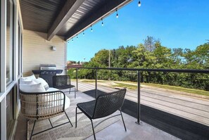 Terrace/patio - Noble Nest - 5 Min to Downtown and U of A (Fayetteville)