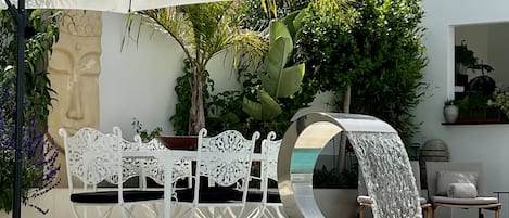 Outdoor pool, pool loungers