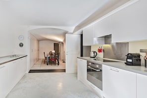 Frigorifero, microonde, forno, lavastoviglie