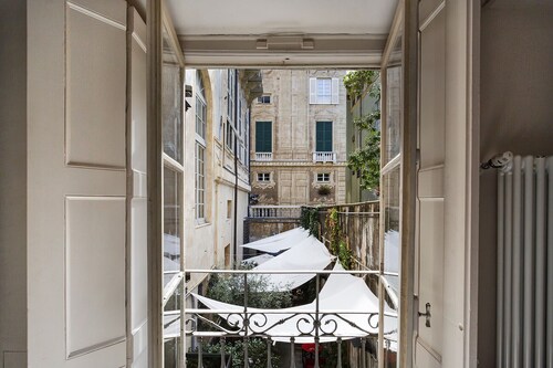 Garibaldi Glamorous Apartment by Wonderful Italy