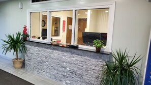 Lobby -  Stonewood Inn & Suites Carrollton - Smithfield (Smithfield)