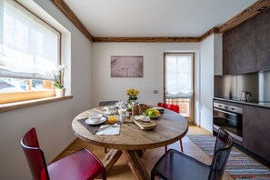 Réfrigérateur, four, lave-vaisselle, cafetiÚre/bouilloire