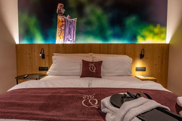 Free WiFi, bed sheets