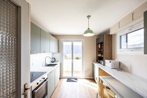 Geladeira, fogão, cooktop, lava-louças