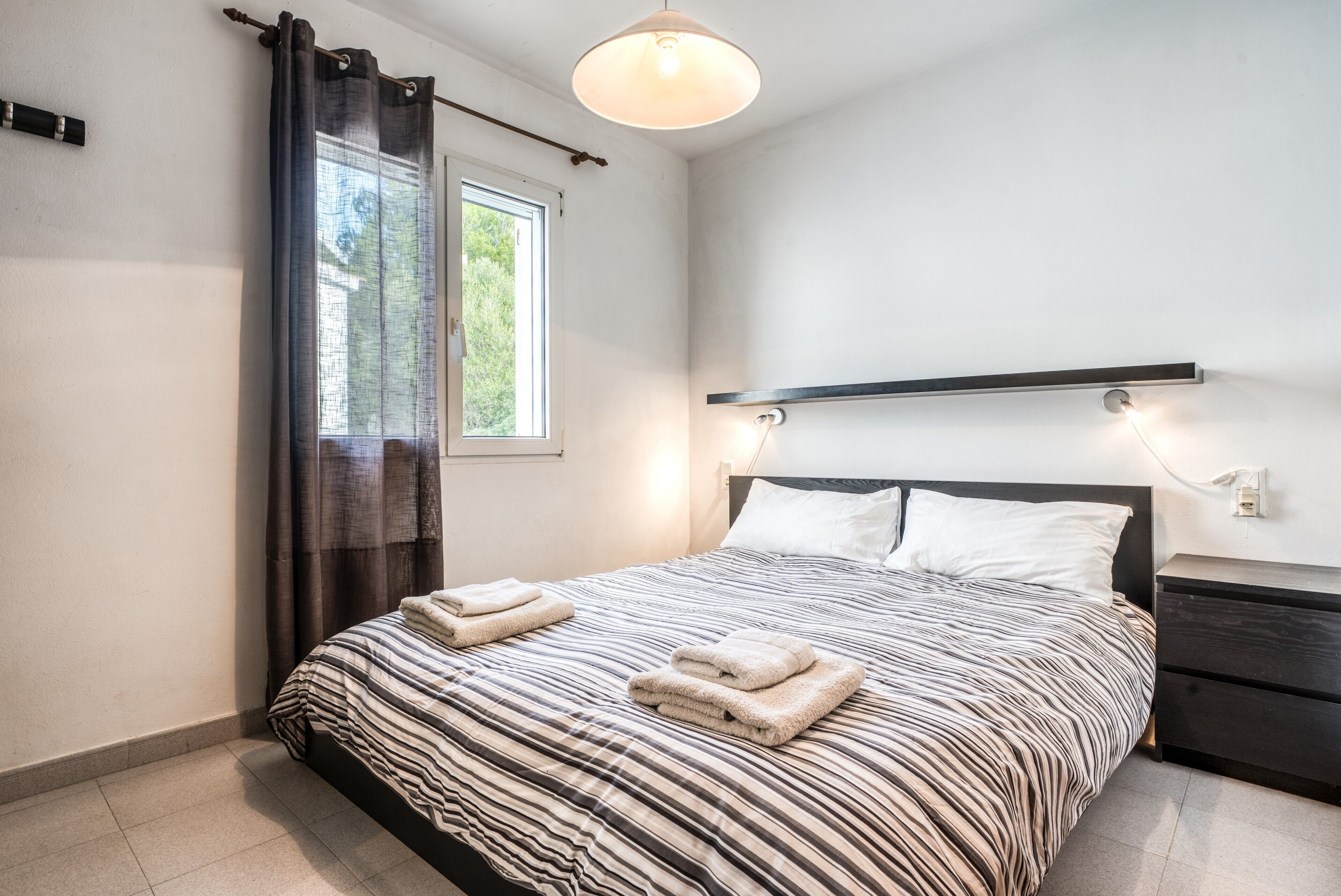 3 bedrooms, WiFi (free), bed sheets