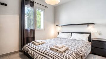 3 bedrooms, WiFi (free), bed sheets