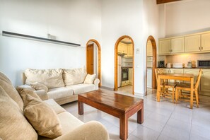 TV - Apartment "Green Park B18" with Private Terraces, Shared Pool & Wi-Fi (Son Parc)