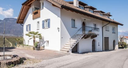 Farmhouse "Valtlhof - Apt 1" with Shared Pool, Shared Garden & Wi-Fi