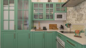 Refrigerador, microondas, horno y parrilla de estufa