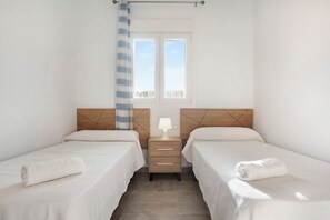 3 bedrooms, bed sheets