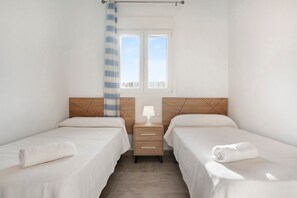 3 bedrooms, bed sheets