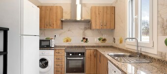 Casa de vacaciones "Villa Montenmedio - Paula" con vistas a la montaña y piscina