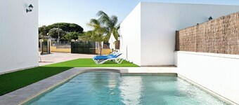 Pet-Friendly Holiday Home "Villa Montenmedio - Carmelo" with Mountain View & Pool