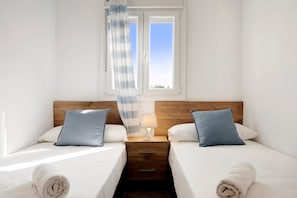 3 bedrooms, bed sheets