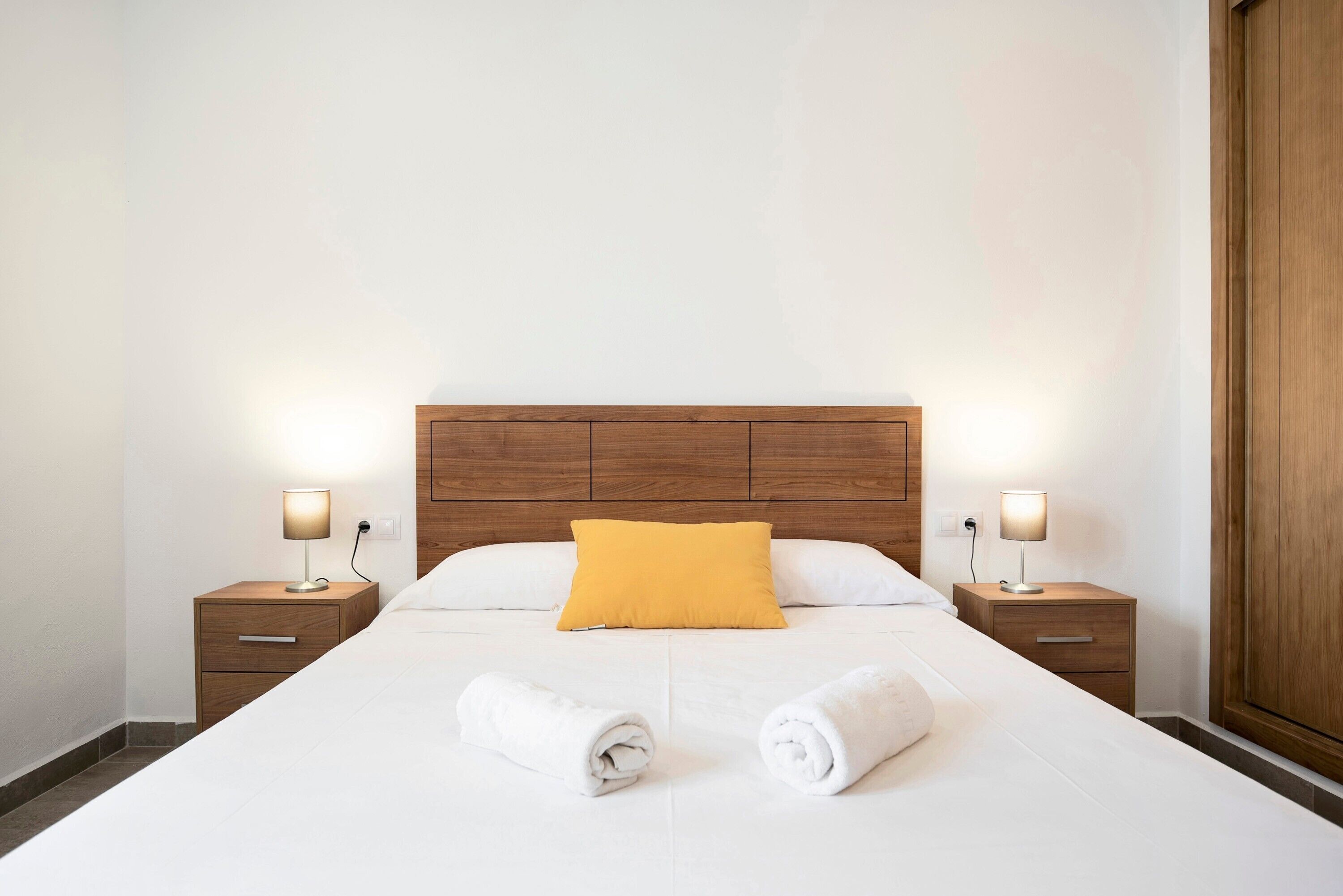 3 bedrooms, bed sheets