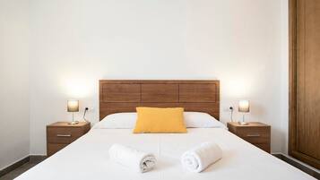 3 bedrooms, bed sheets