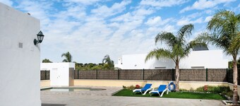 Pet-Friendly Holiday Home "Villa Montenmedio 2" with Mountain View & Pool