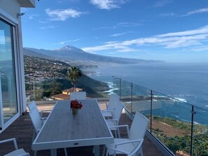 Outdoor dining - Villa 'Crystal Ocean Villa' with Sea View, Heated Pool & Wi-Fi (EL SAUZAL)