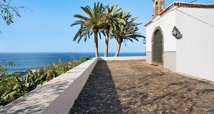 Vacation Home "La Hacienda" with Sea View, Private Terrace & Wi-Fi