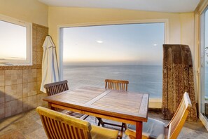 Dining - Vacation Home "Villa Irina" with Sea View, Pool & Wi-Fi (El Sauzal)