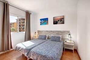 2 bedrooms, iron/ironing board, free WiFi, bed sheets - Holiday Home "Casa Roberto" with Private Balcony, Shared Pool and Wi-Fi (Candelaria)