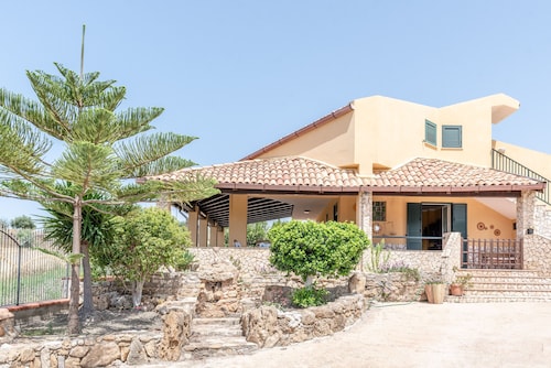 Villa 'Tre S' with Sea View, Garden & Wi-Fi